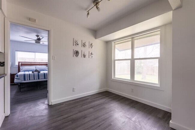 Building Photo - 9715 Dallum Dr