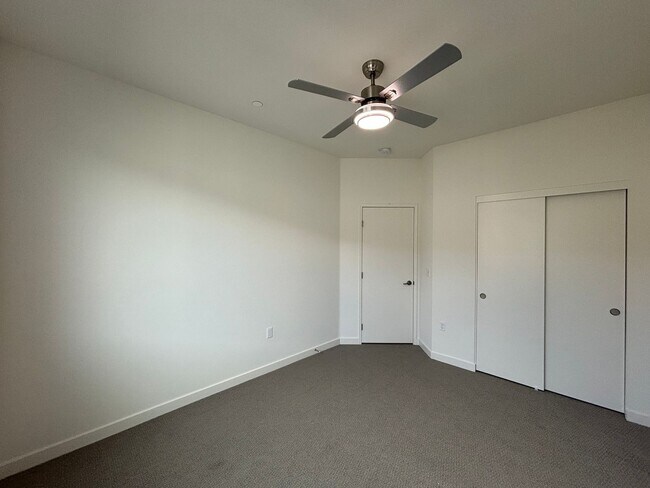 Building Photo - Beautiful 3BD/2.5BA Townhouse in San Ysidro W/ W/D, A/C, 2-Car Garage, Balcony, and Community Parks!