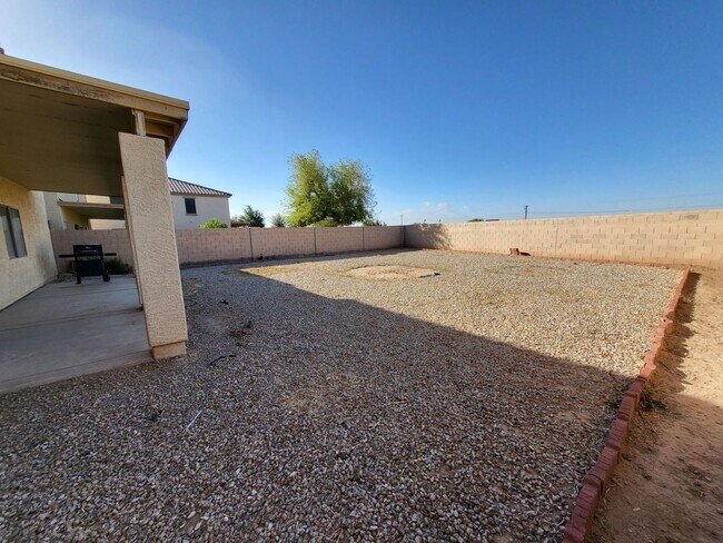 Building Photo - Affordable 5 Bedroom Living in Growing Maricopa