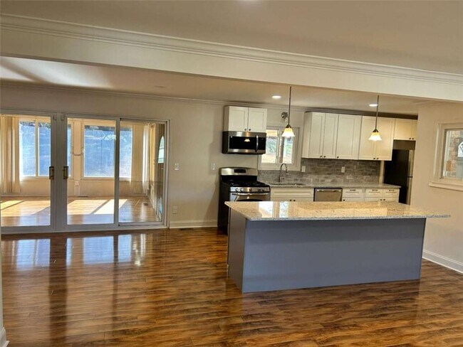 Building Photo - 4642 Elmherst Dr