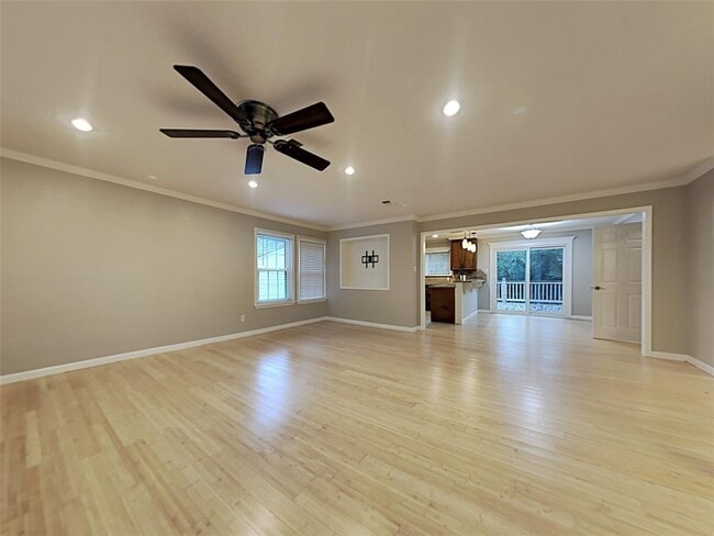 Building Photo - 11 Hickory Oak Dr