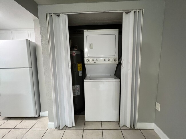 Building Photo - Altamonte Springs 1/1 Condo ~ Lakefront Community ~ Great Amenities!!