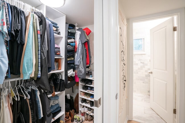 Building Photo - 100 Biscayne Dr NW