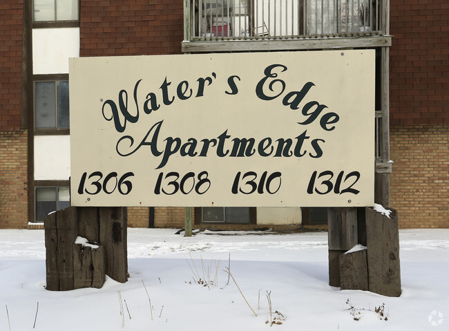Building Photo - Water's Edge Apartments