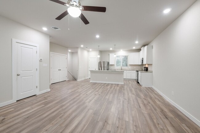 Building Photo - Spacious & Modern 3/3.5 in The Preserve at...