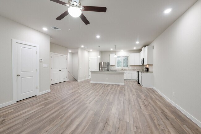 Building Photo - Spacious & Modern 3/3.5 in The Preserve at the Dominion