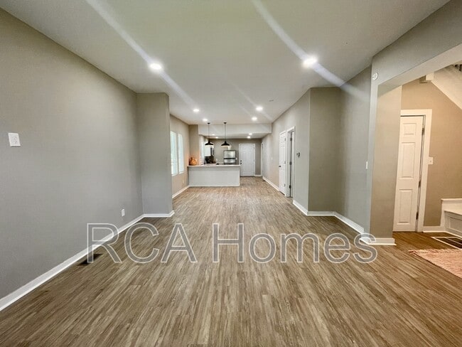 Building Photo - 3835 N Kenwood Ave