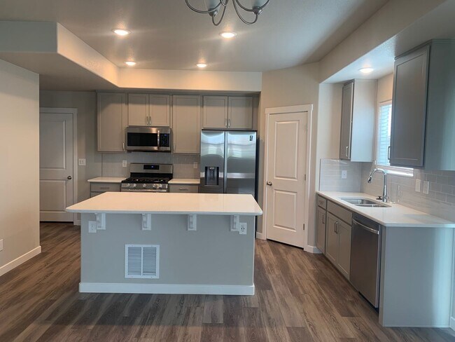 Building Photo - NEWER CONSTRUCTION 4 BEDROOM HOME LOCATED in the NOOK at Shilo Ranch