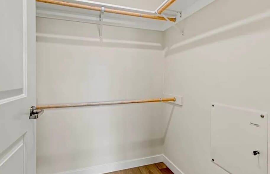 Building Photo - 439 Oak St