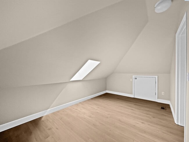 Building Photo - 4 Bedrooms Plus an Office Steps from the R...