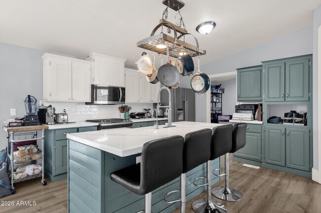 Building Photo - 851 W Quail Cir