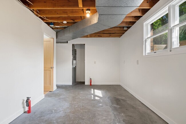 Building Photo - 1602 Westover Dr