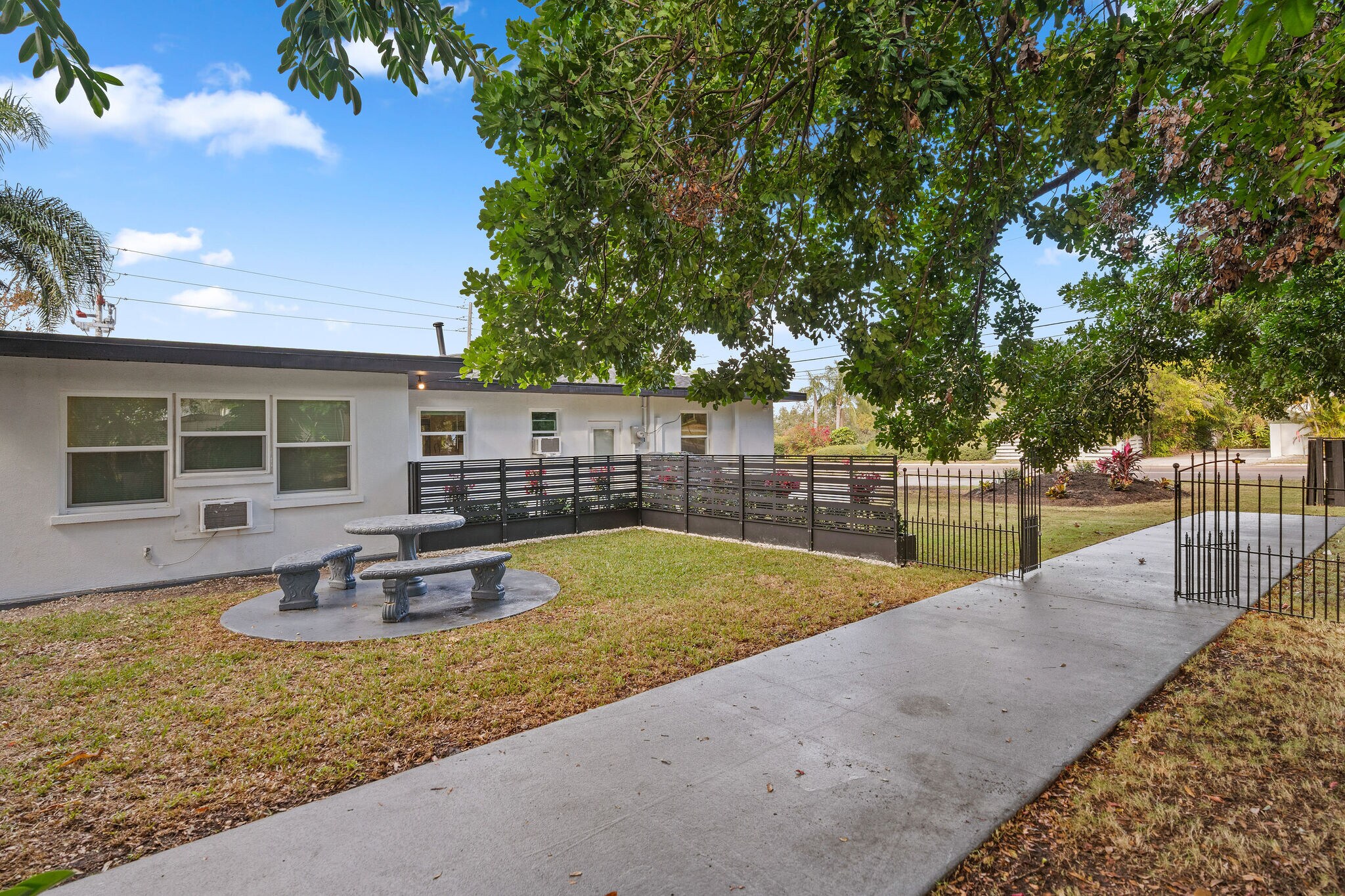 Building Photo - 1401 Drew St