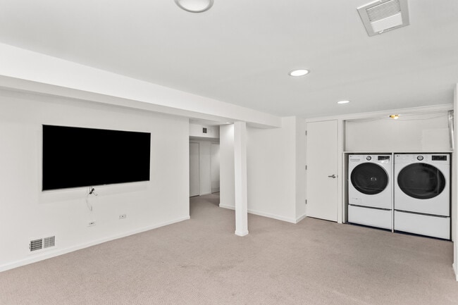 Building Photo - 1380 Cavell Ave