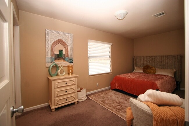 Building Photo - 8620 N El Capitan Way