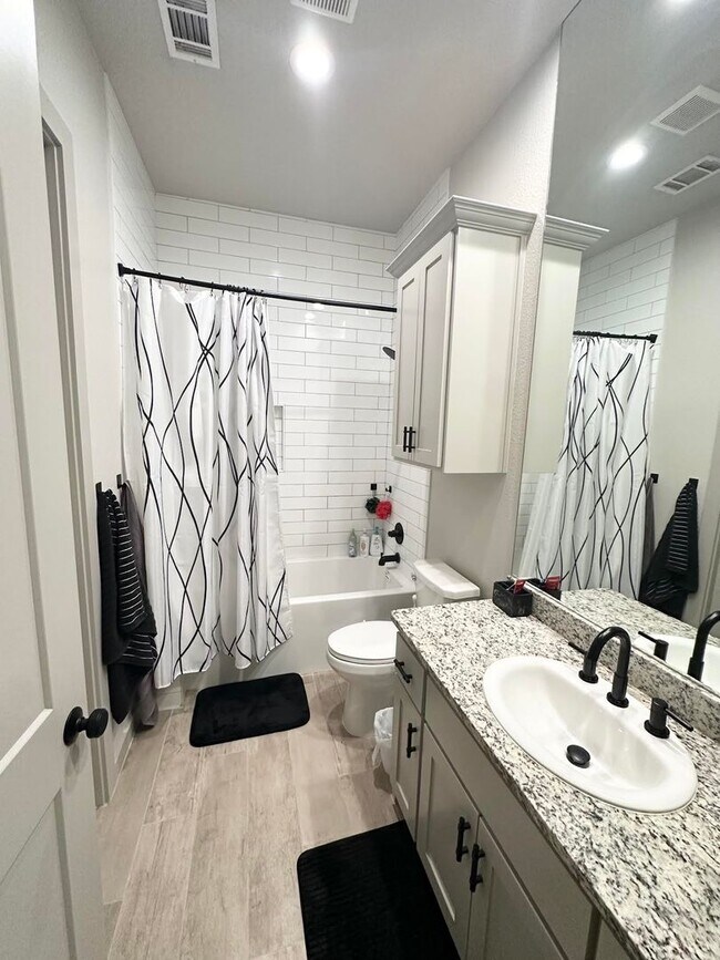 Building Photo - 4 Bedroom 3 Bathroom for Rent