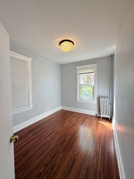 Building Photo - 69 Van Reypen St
