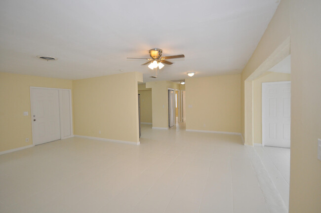 Building Photo - 1531 43rd St