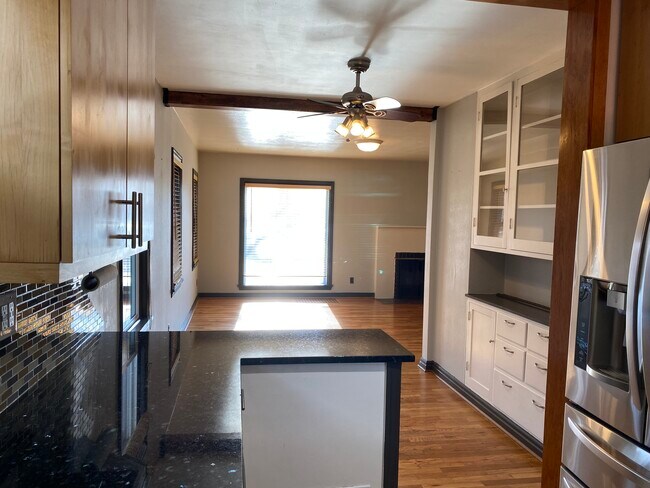 Building Photo - 1910 W Jefferson St