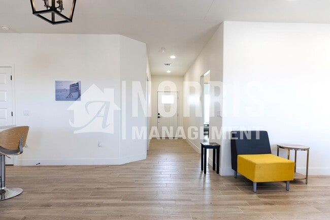 Building Photo - Beautiful Upgraded Home with Furnishings i...