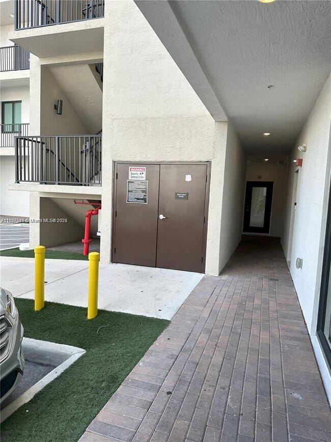 Building Photo - 4670 NW 84th Ave