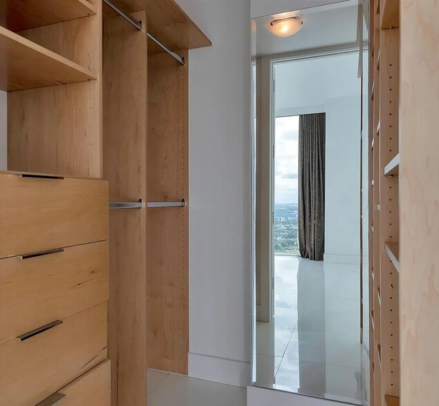 Building Photo - 1040 Biscayne Blvd