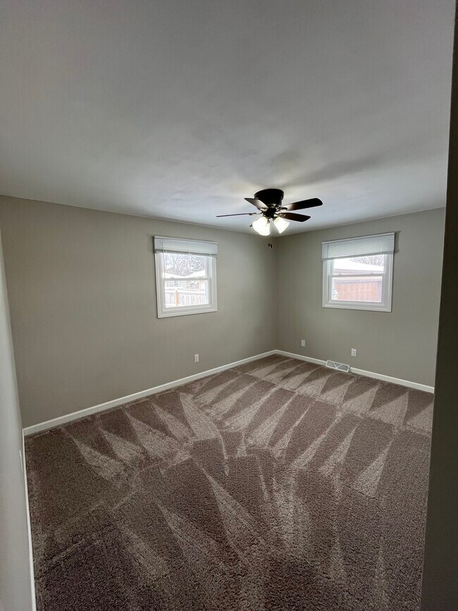 Building Photo - 509 S Matthias St