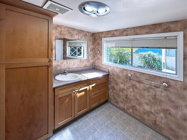 Building Photo - 2109 Alder St