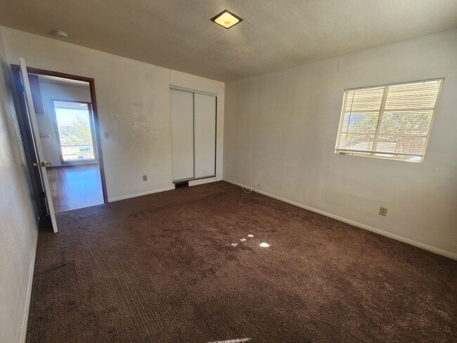 Building Photo - HIllside Property