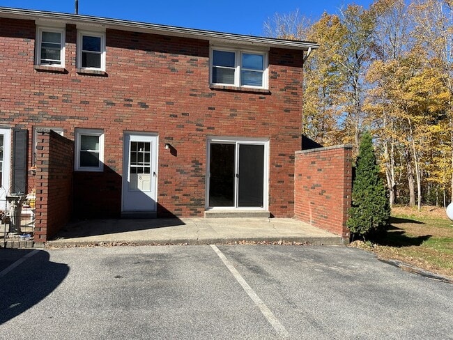 Building Photo - 616 Norwich Ave