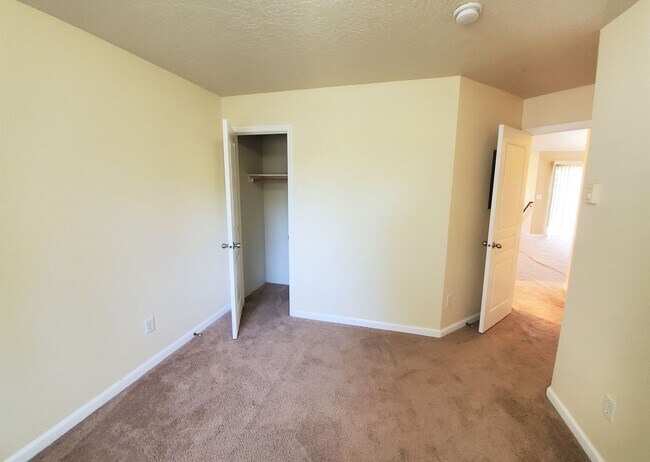 Building Photo - Beautiful Condo in Gilham