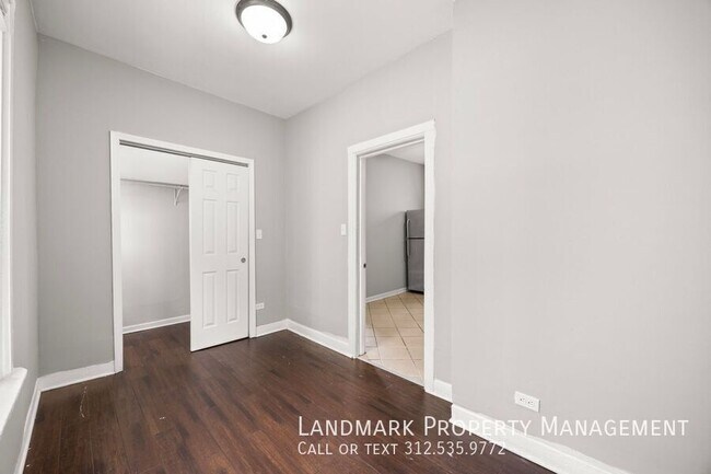 Building Photo - 2947 N Avers Ave