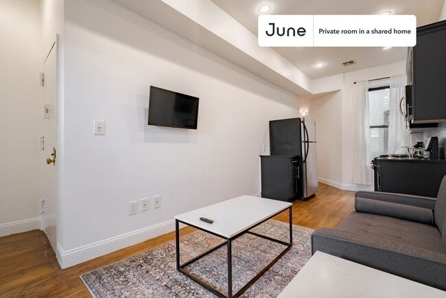 Building Photo - Room in Shared 4 bed/1 bath home
