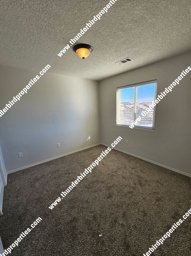 Building Photo - 4 Bedroom - 2.5 Bathroom - 2 car garage