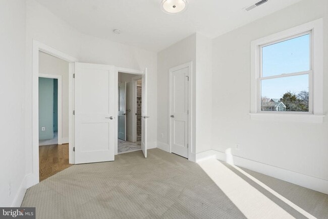 Building Photo - 1618 N Danville St