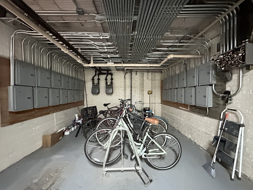 Building Photo - 2127 N Dayton St