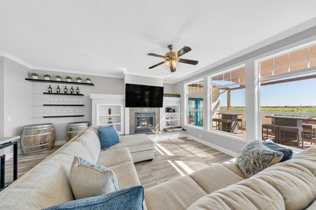 Building Photo - 53953 S River Rd