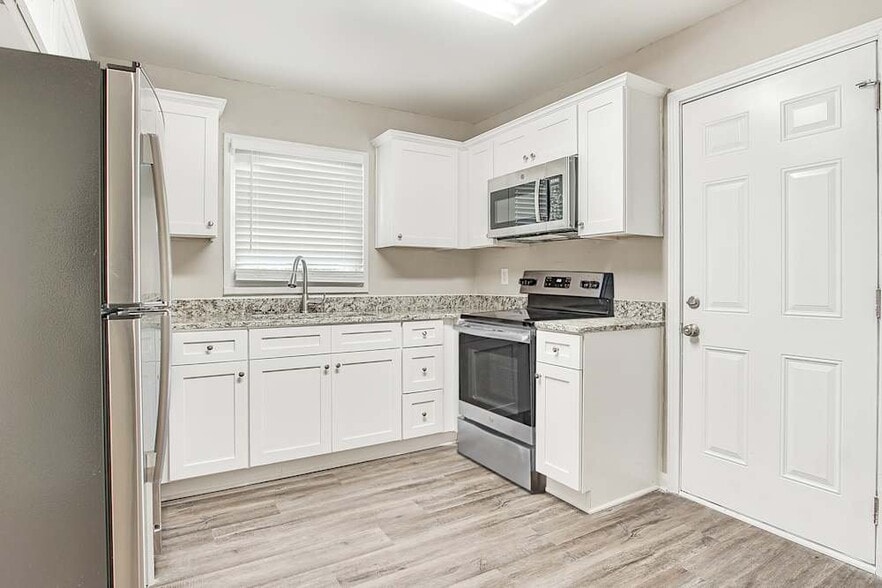 Building Photo - 3402 Longleaf Dr