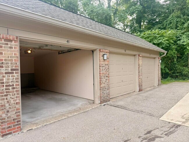 Building Photo - 11849 Sycamore Rd