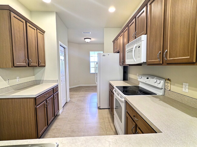Building Photo - New Rental Available in Stoneybrook at Venice!