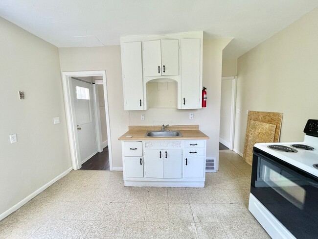 Building Photo - 1627-1627 E 31st St