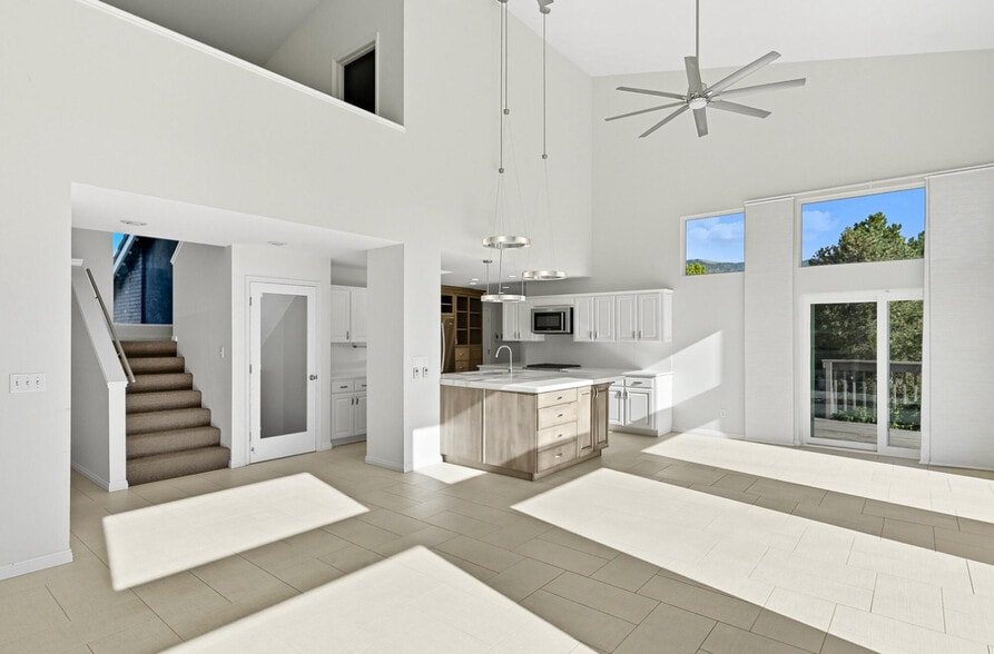 Building Photo - 298 S Staci Ct