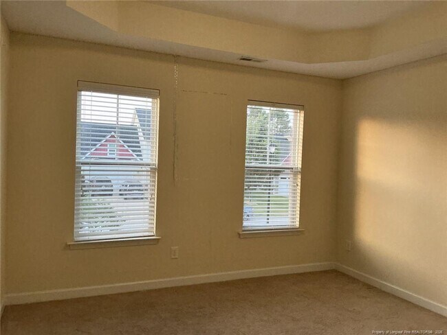 Building Photo - 825 Ronald Reagan Drive