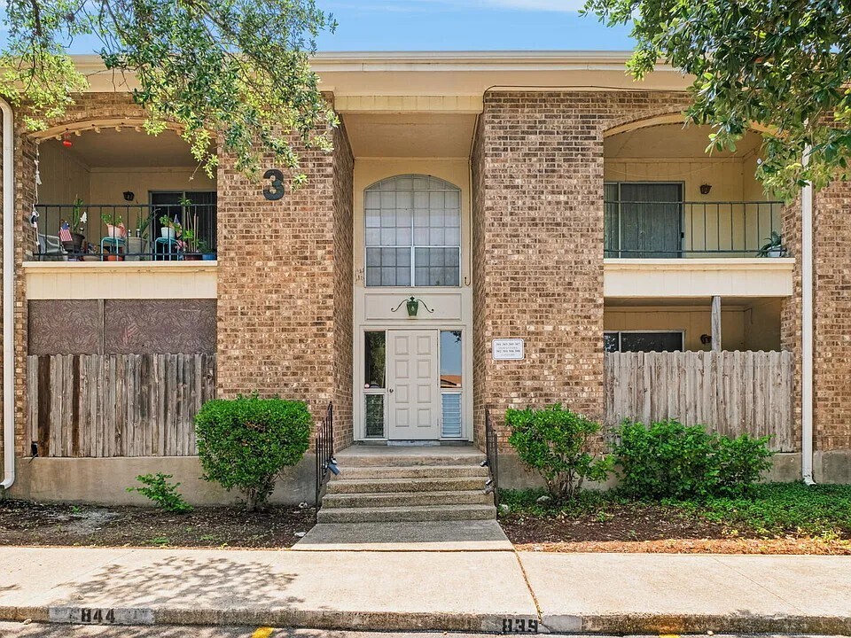 Building Photo - 1819 Babcock Rd