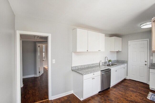 Building Photo - 701 9th Ave S