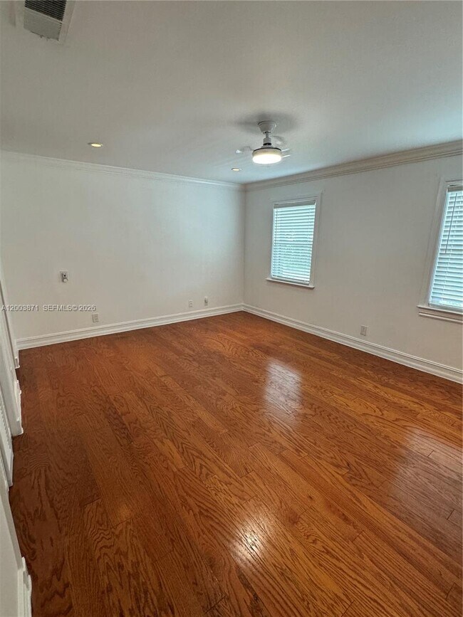 Building Photo - 3920 Woodside Dr