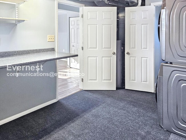 Building Photo - 123 Thomas Rd