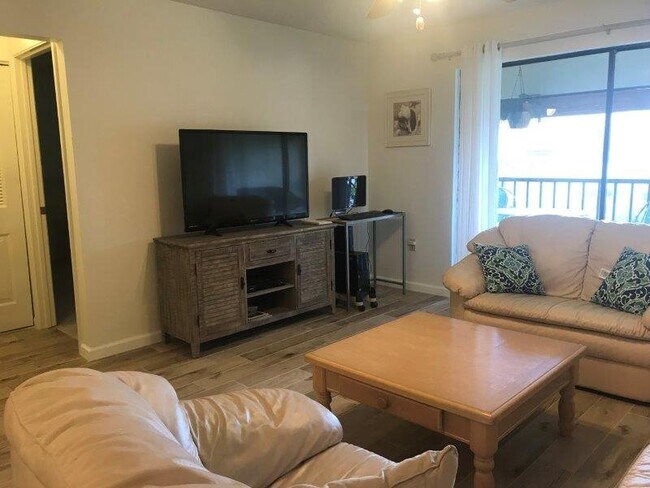 Building Photo - Venice, FL Mission Lakes 2BR/2BA Condo Located Just Off-Island