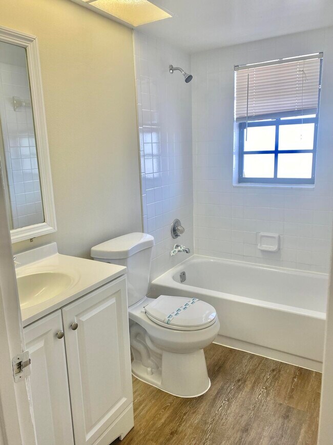 Building Photo - 4325 Oak Terrace Dr