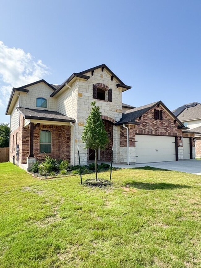 Building Photo - Stunning home with ALL THE SPACE in 3 Creeks!